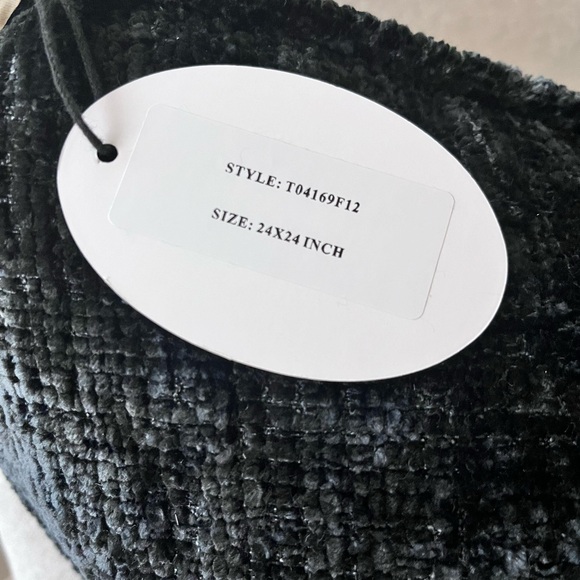 1-NWT CALLISTO HOME
DECORATIVE THROW PILLOWS (Read description for details ) - Picture 16 of 16